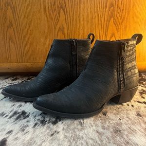 Frye Sacha Moto Boot - W8, Black Croc